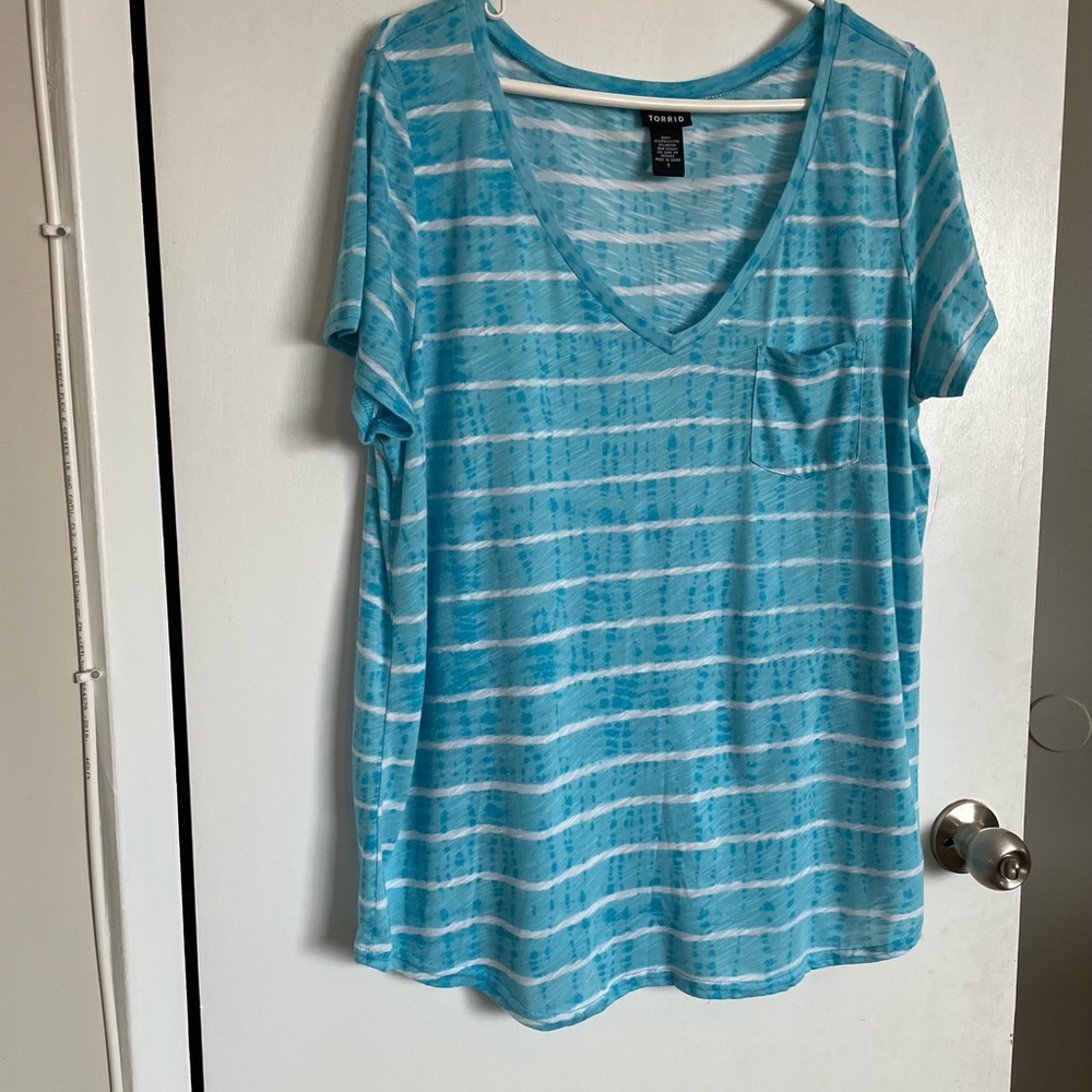 Torrid Soft Striped Toe Dye V-Neck T-Shirt - Size 1X - Picture 2 of 11